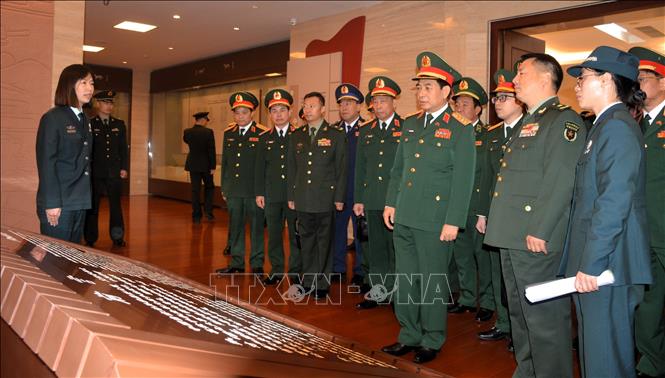 Đại tướng Phan Văn Giang, Bộ trưởng Bộ Quốc phòng Việt Nam và đoàn thăm Viện Khoa học Quân sự Quân giải phóng nhân dân Trung Quốc. Ảnh: Mạnh Cường – PV TTXVN tại Trung Quốc