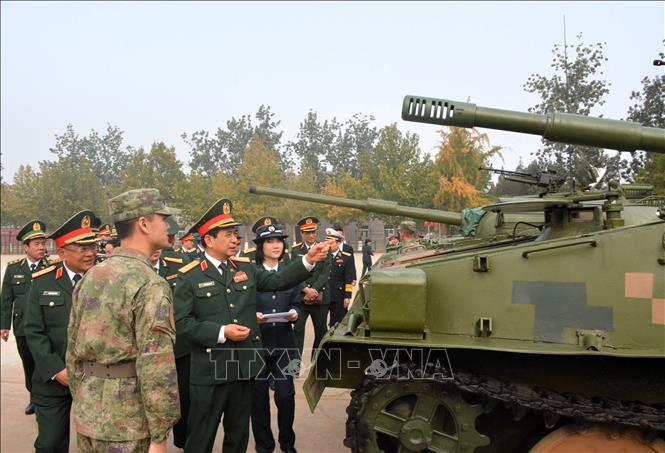 Đại tướng Phan Văn Giang, Bộ trưởng Bộ Quốc phòng Việt Nam và đoàn thăm Lữ đoàn hợp thành số 6 thuộc Tập đoàn quân số 82. Ảnh: Mạnh Cường – PV TTXVN tại Trung Quốc