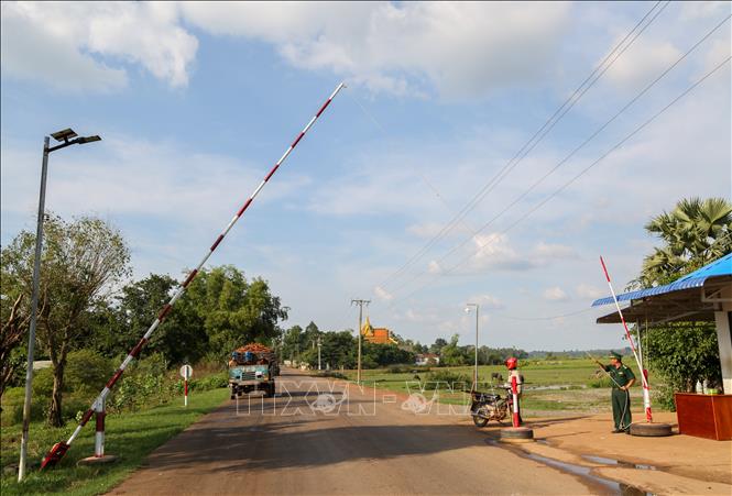 Cửa khẩu Vạc Sa là cửa khẩu phụ nên hàng hoá thông quan chủ yếu là hàng nông sản. Ảnh: Giang Phương - TTXVN