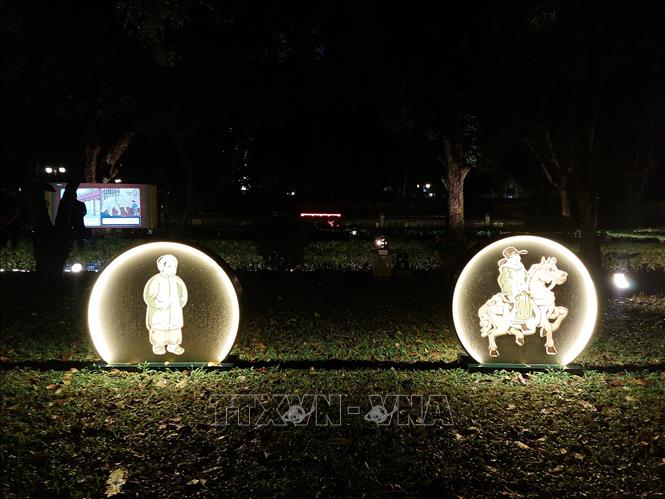 Hình ảnh về đạo học Việt Nam được trình chiếu bằng công nghệ 3D Mapping. Ảnh: Đinh Thuận - TTXVN