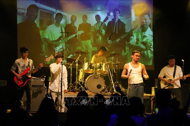 Ban nhạc Thich C-A đến từ Paris trong đêm nhạc VNBU 2023. Ảnh: Phương Hoa – PV TTXVN tại CHLB Đức