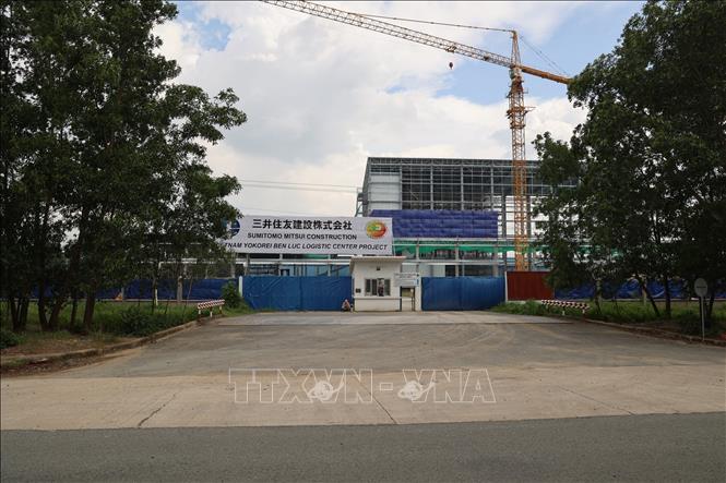 A cold storage of the Japanese-invested Yokorei Vietnam Co. Ltd is under construction at the Phu An Thanh IP in Ben Luc district. VNA Photo: Minh Hưng