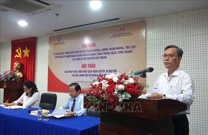Tiến sỹ Phùng Ngọc Bảo, Trưởng Cơ quan thường trực Tạp chí Cộng sản tại miền Nam phát biểu tại Hội thảo. Ảnh: Anh Tuấn – TTXVN 