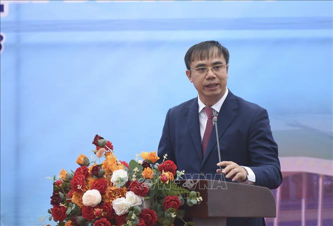 Chủ tịch UBND thành phố Điện Biên Phủ Nguyễn Quang Hưng phát biểu tại Lễ thông xe. Ảnh: Xuân Tư – TTXVN
