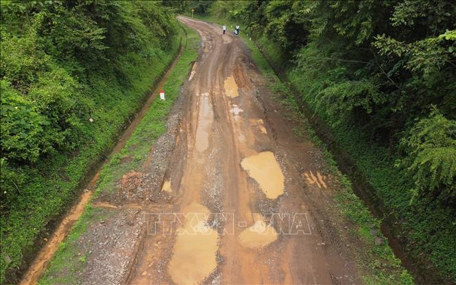 Mặt đường Quốc lộ 14C, đoạn qua huyện Đắk Mil, tỉnh Đắk Nông. Ảnh: Hưng Thịnh - TTXVN