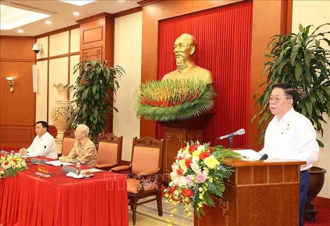 Đồng chí Nguyễn Trọng Nghĩa, Bí thư Trung ương Đảng, Trưởng Ban Tuyên giáo Trung ương phát biểu tại buổi gặp mặt. Ảnh: Trí Dũng –TTXVN