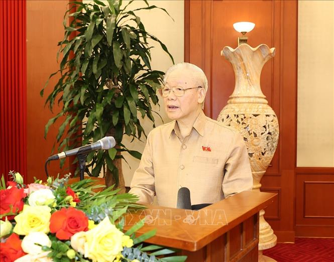 Tổng Bí thư Nguyễn Phú Trọng nói chuyện với các đại biểu dự buổi gặp mặt. Ảnh: Trí Dũng –TTXVN