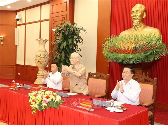 Tổng Bí thư Nguyễn Phú Trọng và các đồng chí lãnh đạo Đảng, Nhà nước tại buổi gặp mặt. Ảnh: Trí Dũng –TTXVN
