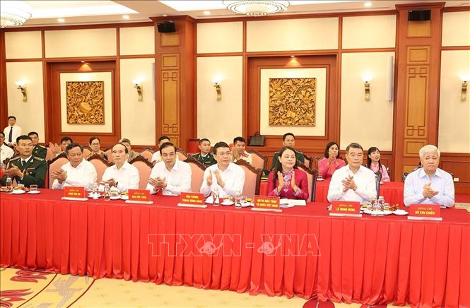 Các đại biểu điển hình tiêu biểu toàn quốc dự buổi gặp mặt. Ảnh: Trí Dũng –TTXVN
