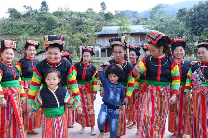 Cộng đồng người Cống ở xã Nậm Khao, huyện Mường Tè (Lai Châu) chú trọng truyền dạy văn hoá cho lớp trẻ. Ảnh: Trần Văn Hoàng-TTXVN