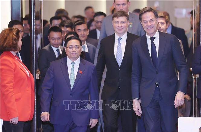 Prime Minister Pham Minh Chinh and his Dutch counterpart Mark Rutte attends the 2023 Green Economy Forum. VNA Photo: Dương Giang