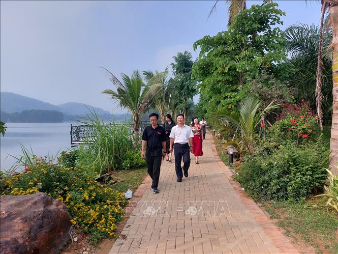 Trải nghiệm du lịch sinh thái tại xã Kim Sơn, thị xã Sơn Tây (Hà Nội). Ảnh: Đinh Thuận - TTXVN