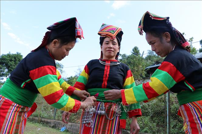Colourful costumes of Cong ethnic minority people. VNA Photo: Trần Văn Hoàng