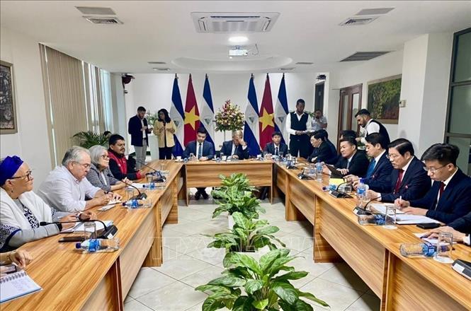 A high-ranking delegation of the Communist Party of Vietnam (CPV) meets with President of the Nicaraguan National Assembly Dr. Gustavo Porras Cortés. VNA Photo: Mai Phương