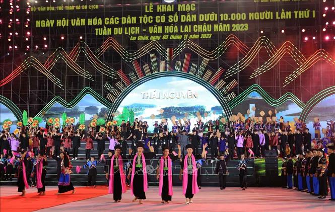 Phần giới thiệu của các dân tộc tại Lễ khai mạc. Ảnh: Quý Trung – TTXVN