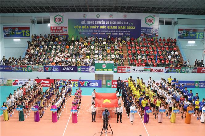 Quang cảnh lễ khai mạc giải bóng chuyền vô địch quốc gia Cúp hóa chất Đức Giang năm 2023. Ảnh: Hưng Thịnh – TTXVN 