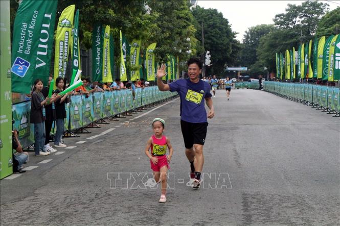 Các vận động viên tham gia ở cự ly 3 km. Ảnh: Đại Nghĩa - TTXVN