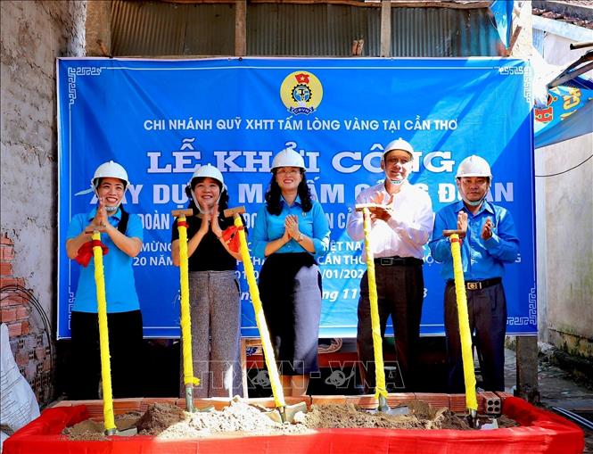 Khởi công xây dựng 
