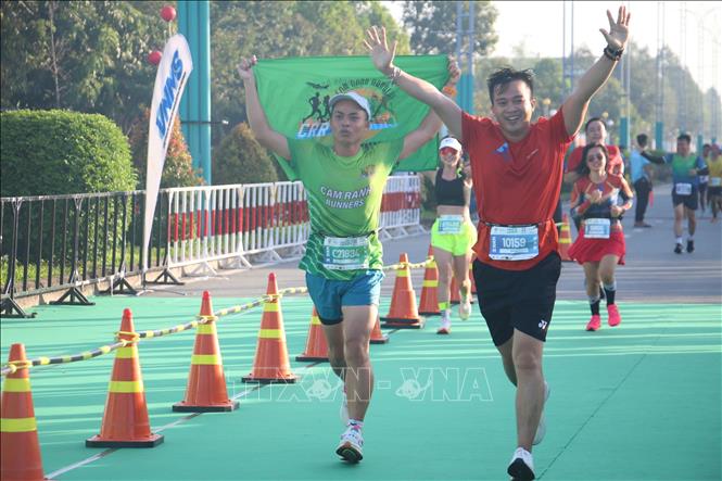 6.000 vận động viên tham gia Giải chạy Bepharco Bến Tre Marathon 2023. Ảnh: Chương Đài - TTXVN