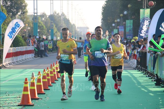 Giải Bepharco Bến Tre Marathon 2023 thu hút 6.000 vận động viên tham gia, trong đó có 47 vận động viên quốc tế. Ảnh: Chương Đài - TTXVN