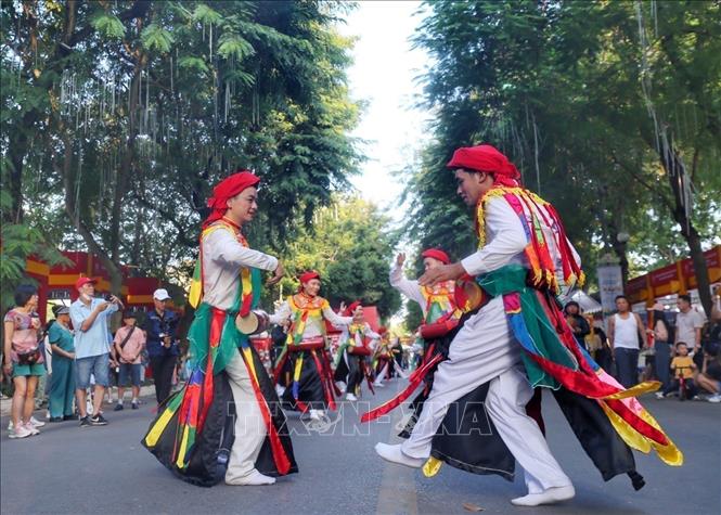 The dancers' movements are liberal and strong, but also very soft and flexible. VNA Photo: Tuấn Đức
