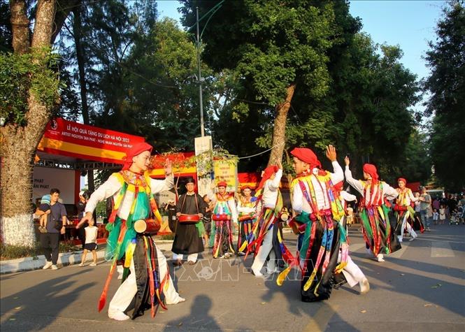 The dancers' movements are liberal and strong, but also very soft and flexible. VNA Photo: Tuấn Đức