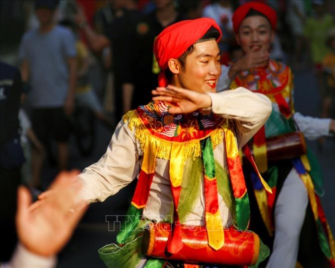 The dancers are young and unmarried men. VNA Photo: Tuấn Đức
