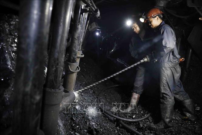 Khoan thăm dò tại Công ty than Thống Nhất. Ảnh: Trần Việt - TTXVN