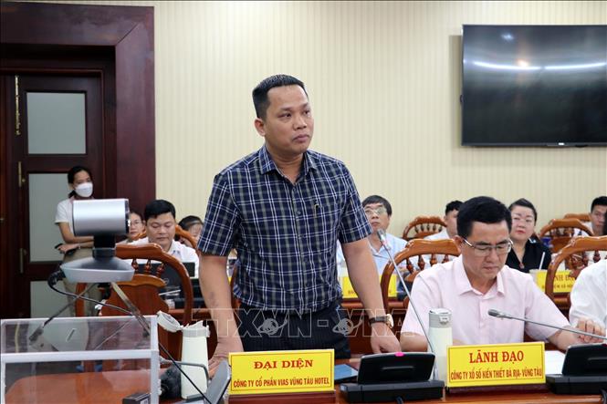 Tổng Giám đốc chuỗi khách sạn Vias Đặng Tiểu Bình phát biểu tại buổi đối thoại. Ảnh: Đoàn Mạnh Dương -TTXVN 