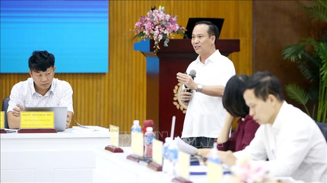 Ông Nguyễn Đức Hạnh, Tổng Biên tập Tạp chí Kiểm sát - Viện Kiểm sát nhân dân tối cao tham luận tại hội thảo. Ảnh: Thành Chung - TTXVN