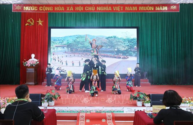 Tiết mục thi văn nghệ của đoàn trường PTDT Nội trú THCS&THPT huyện Cao Lộc tại Ngày hội văn hóa dân tộc các trường Phổ thông dân tộc nội trú tỉnh Lạng Sơn năm 2023. Ảnh: Anh Tuấn – TTXVN