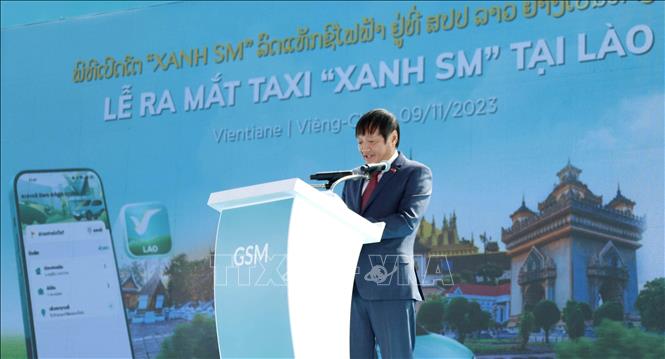 ông Nguyễn Bá Hùng, Đại sứ Việt Nam tại Lào, phát biểu tại lễ khai trương. Ảnh: Phạm Kiên - Phóng viên TTXVN tại Lào