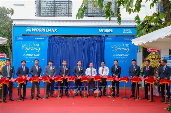 The Republic of Korea (RoK)’s Woori Bank inaugurates its new branch in the Mekong Delta city of Can Tho on November 8. VNA Photo: Thanh Liêm