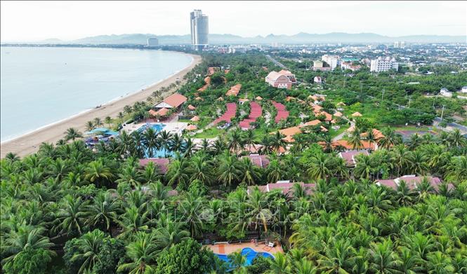 Hotels and resorts on the Binh Son-Ninh Chu beach. VNA Photo: Nguyễn Thành 