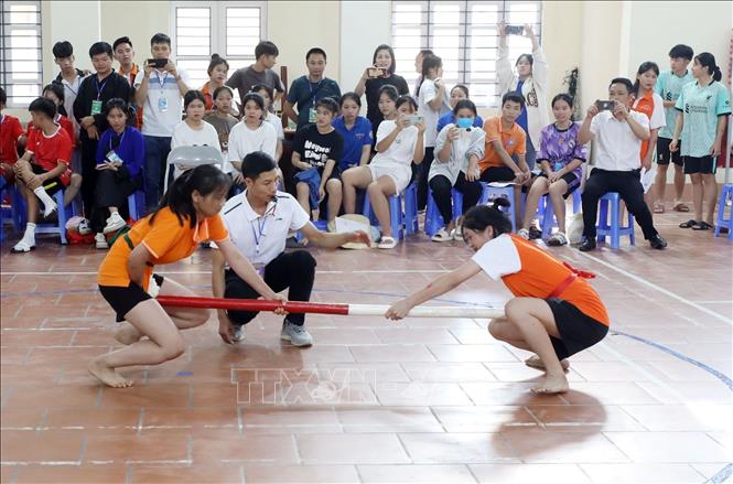 Thi đẩy gậy tại Ngày hội văn hóa dân tộc các trường Phổ thông dân tộc nội trú tỉnh Lạng Sơn năm 2023. Ảnh: Anh Tuấn - TTXVN