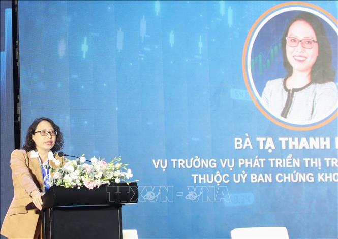 Bà Tạ Thanh Bình, Vụ trưởng Vụ Phát triển thị trường chứng khoán, Uỷ ban Chứng khoán Nhà nước phát biểu khai mạc diễn đàn. Ảnh: Hứa Chung - TTXVN