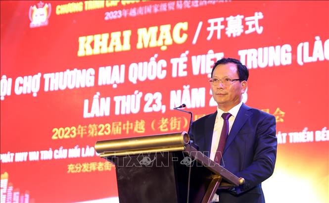 Ông Hoàng Quốc Khánh, Phó Chủ tịch UBND tỉnh Lào cai phát biểu khai mạc. Ảnh: Quốc Khánh - TTXVN