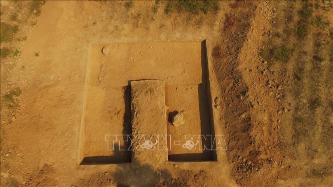 Hố khai quật di tích Gò Đá, năm 2016. Ảnh: TTXVN phát