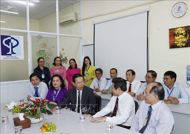 Chủ tịch nước Võ Văn Thưởng thăm Khoa Triết học. Ảnh: Thống Nhất – TTXVN
