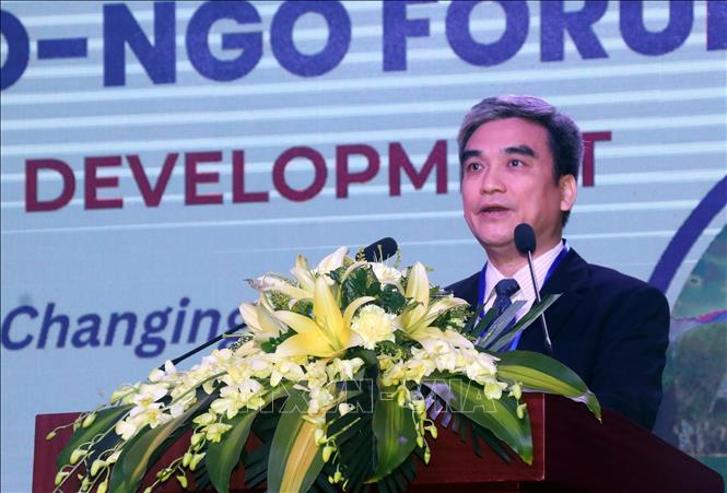 Luu Quang Tuan, Director of the MoLISA’s International Cooperation Department, opens the forum. VNA Photo: Văn Đức