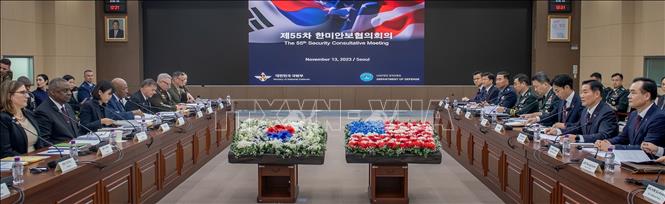 Bộ trưởng Quốc phòng Hàn Quốc Shin Won-sik (thứ 2, phải) và Bộ trưởng Quốc phòng Mỹ Lloyd Austin (thứ 2, trái) tại Hội nghị tham vấn an ninh Hàn-Mỹ (SCM) lần thứ 55 ở Seoul, Hàn Quốc, ngày 13/11/2023. Ảnh: Yonhap/TTXVN