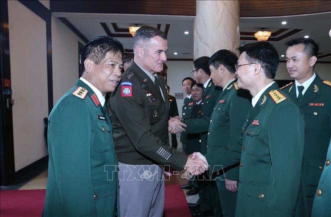 Chiều 13/11/2023, tại Hà Nội, Thượng tướng Nguyễn Văn Nghĩa, Phó Tổng Tham mưu trưởng QĐND Việt Nam hội đàm với Đại tướng Charles Flynn, Tư lệnh Lục quân Ấn Độ Dương - Thái Bình Dương Hoa Kỳ. Ảnh: Hồng Pha - TTXVN phát