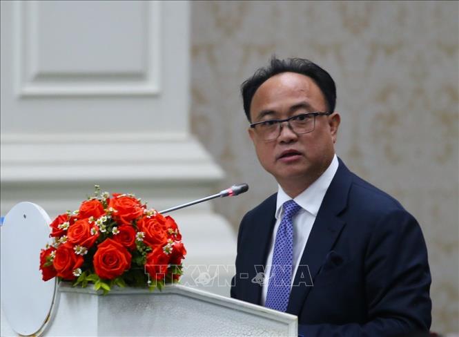 Neak Oknha Kith Meng, Chủ tịch Phòng Thương mại Campuchia trình bày báo cáo tại diễn đàn. Ảnh: Huỳnh Thảo-P/v TTXVN tại Campuchia