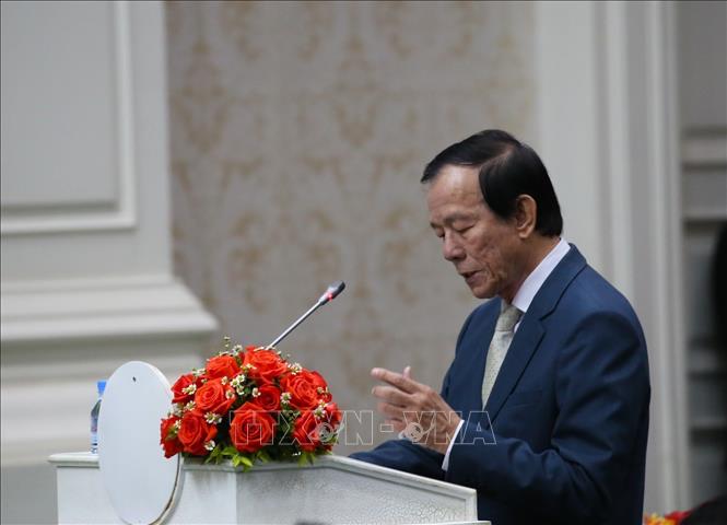 Oknha Tiến sĩ Nang Sothy, đại diện nhóm công tác lĩnh vực kết nối nghề nghiệp trình bày tham luận tại diễn đàn. Ảnh: Huỳnh Thảo-P/v TTXVN tại Campuchia