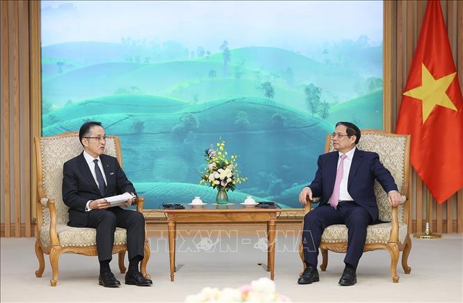 Prime Minister Pham Minh Chinh receives President and CEO of Japan's Marubeni Corporation Masumi Kakinoki in Hanoi on November 13. VNA Photo: Dương Giang