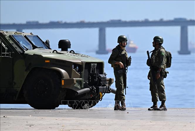 Binh sĩ Brazil gác tại cảng ở Rio de Janeiro ngày 9/11/2023. Ảnh: AFP/TTXVN