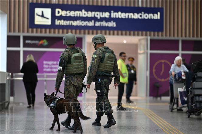 Binh sĩ Brazil tuần tra tại sân bay quốc tế Galeao ở Rio de Janeiro ngày 9/11/2023. Ảnh: AFP/TTXVN