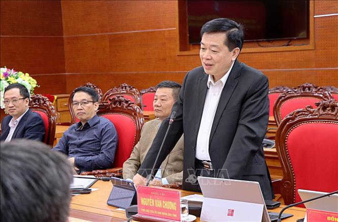 Ông Nguyễn Văn Chương, Phó Chủ tịch UBND tỉnh Hòa Bình, phát biểu tại buổi làm việc. Ảnh: Thanh Hải - TTXVN 