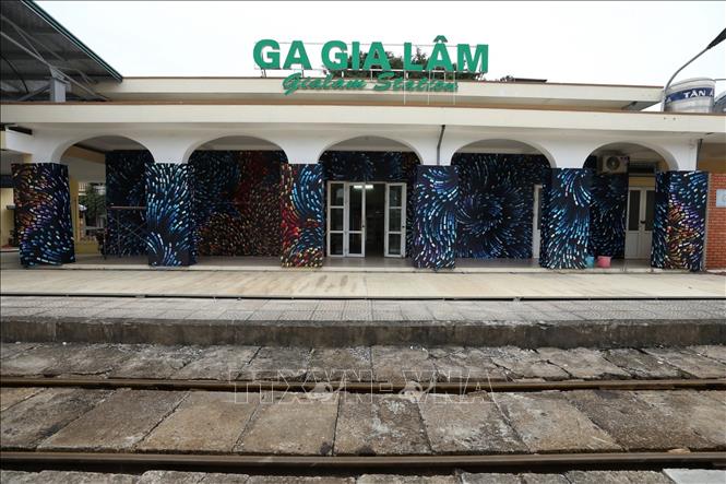 Ga Gia Lâm sẽ là điểm đến để du khách di chuyển sang tham quan Nhà máy xe lửa Gia Lâm. Ảnh: Minh Quyết - TTXVN