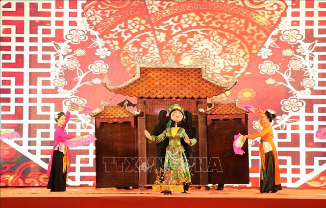 Các nghệ sỹ của Nhà hát múa rối Việt Nam với tiết mục Vũ điệu tâm linh. Ảnh: Đức Phương - TTXVN